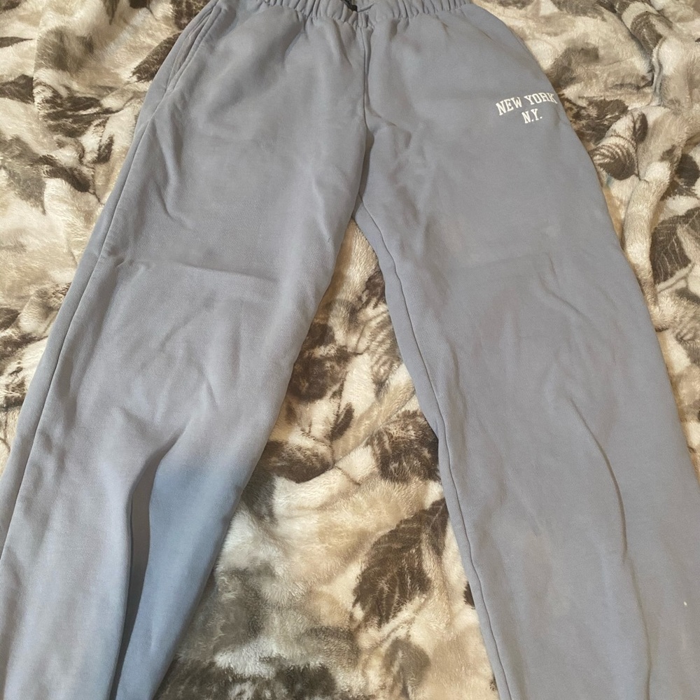 Brandy Melville Rosa New York Sweats